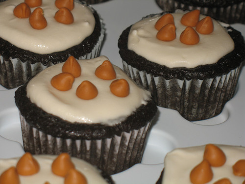 Secretly Healthy Chocolate Cupcakes With Cream Cheese Frosting