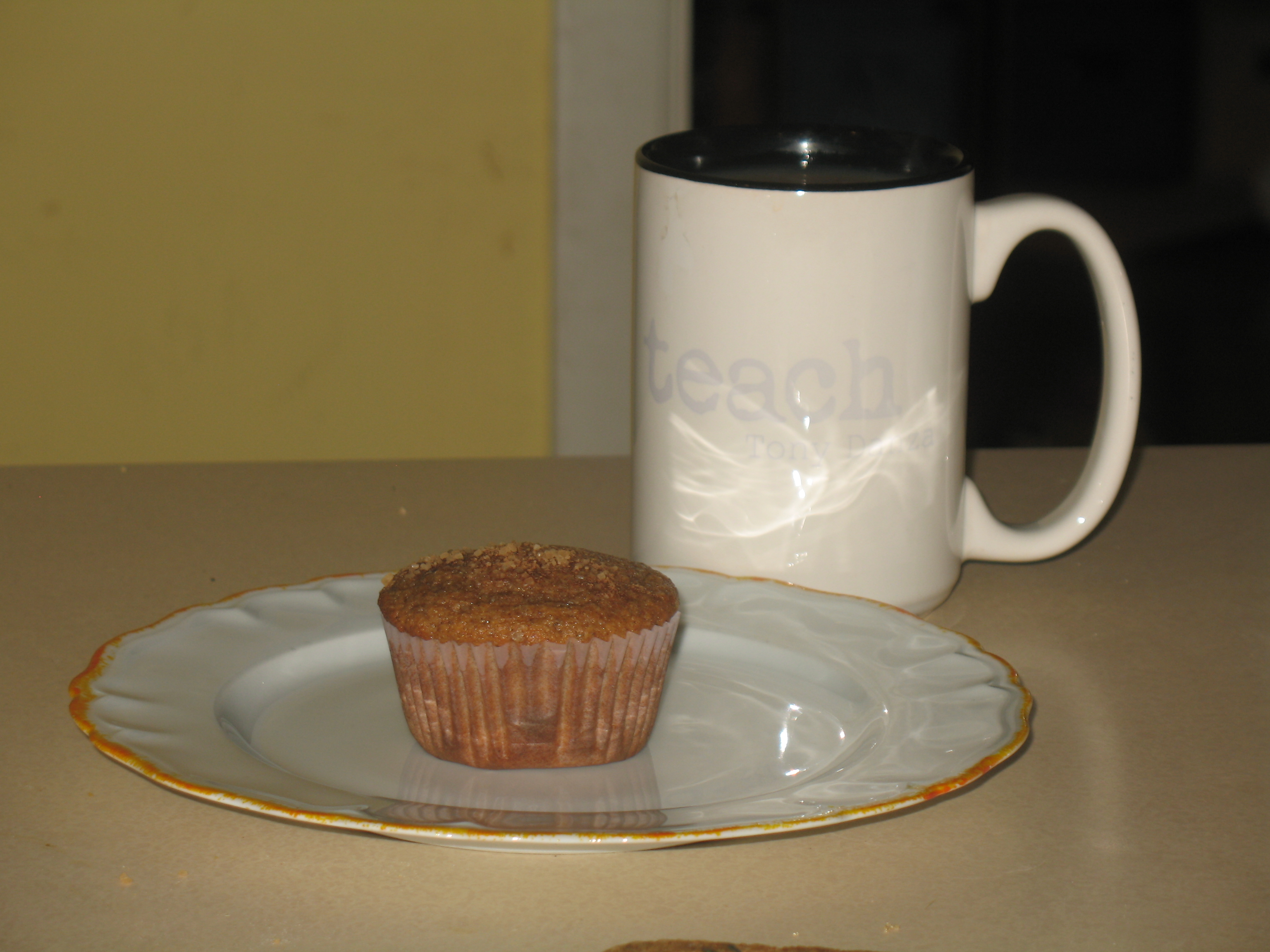 muffin with tea