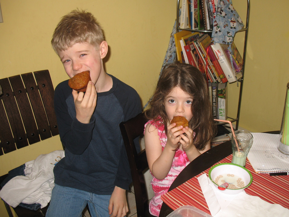 kids eating muffins
