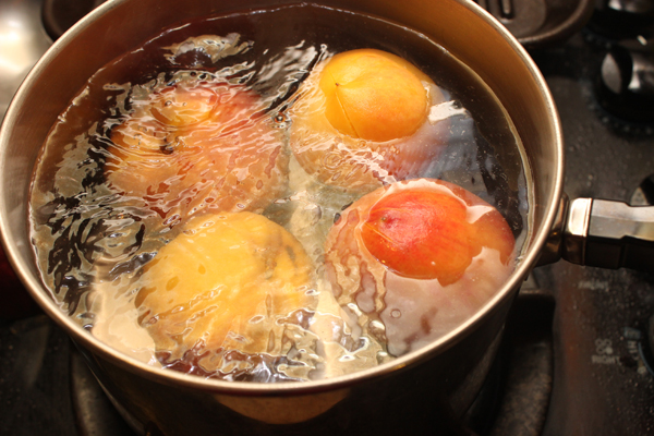 peaches in boiling water